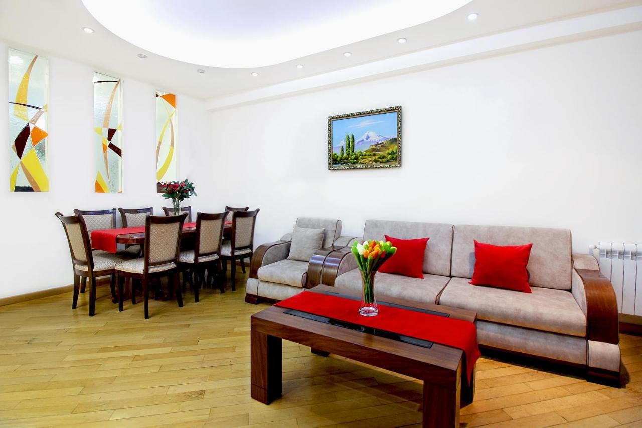 3 Bedroom Apartment Near Republic Square Yerevan Exterior photo